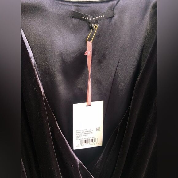 NWT ALEX MARIE Women’s Plus Draped Black Velvet Knee Length Dress Size: 20W - Picture 4 of 4